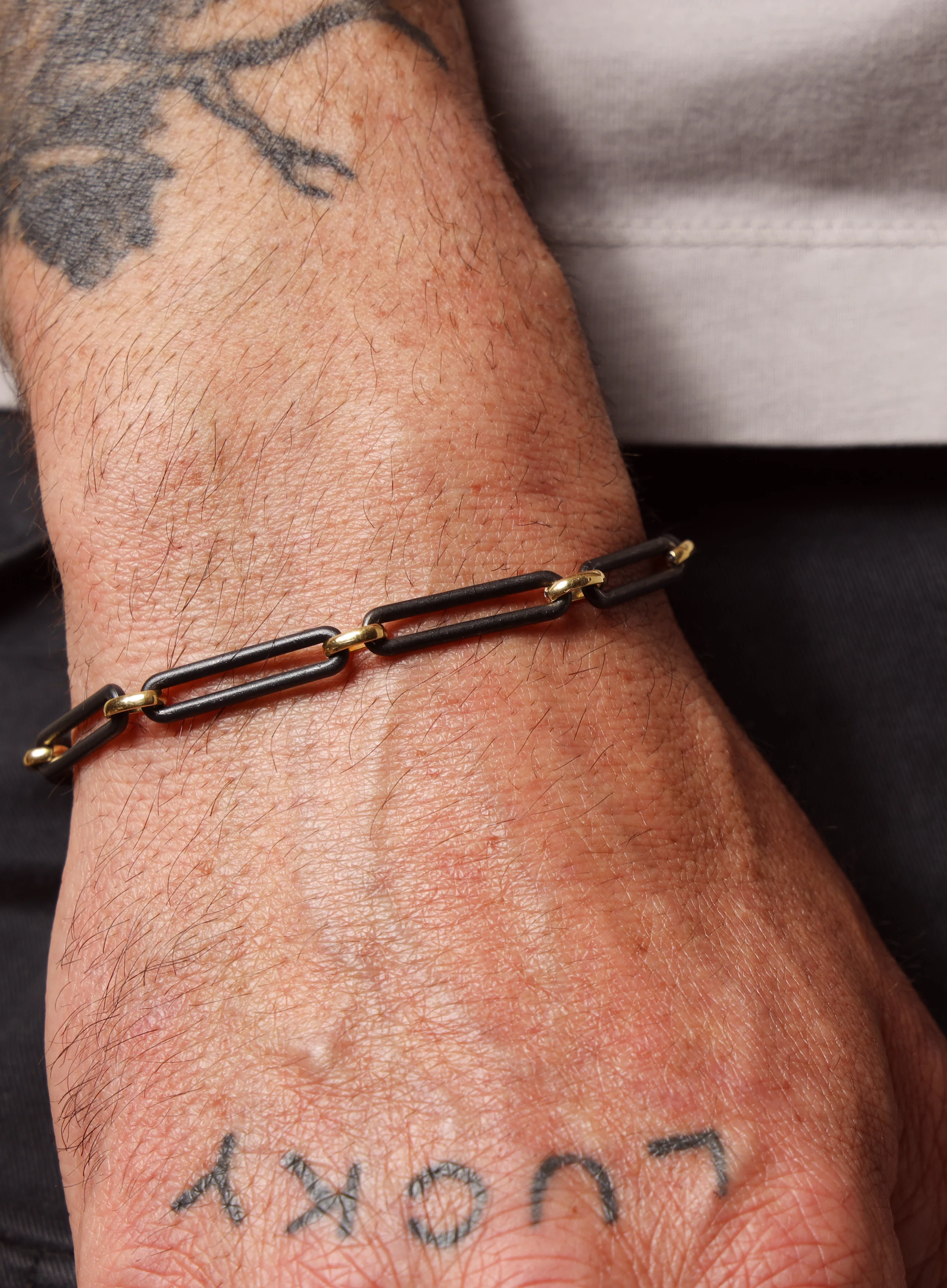 6mm Titanium and 14k Gold Filled Elongated Cable Black and Gold Men's Bracelet - Image 4