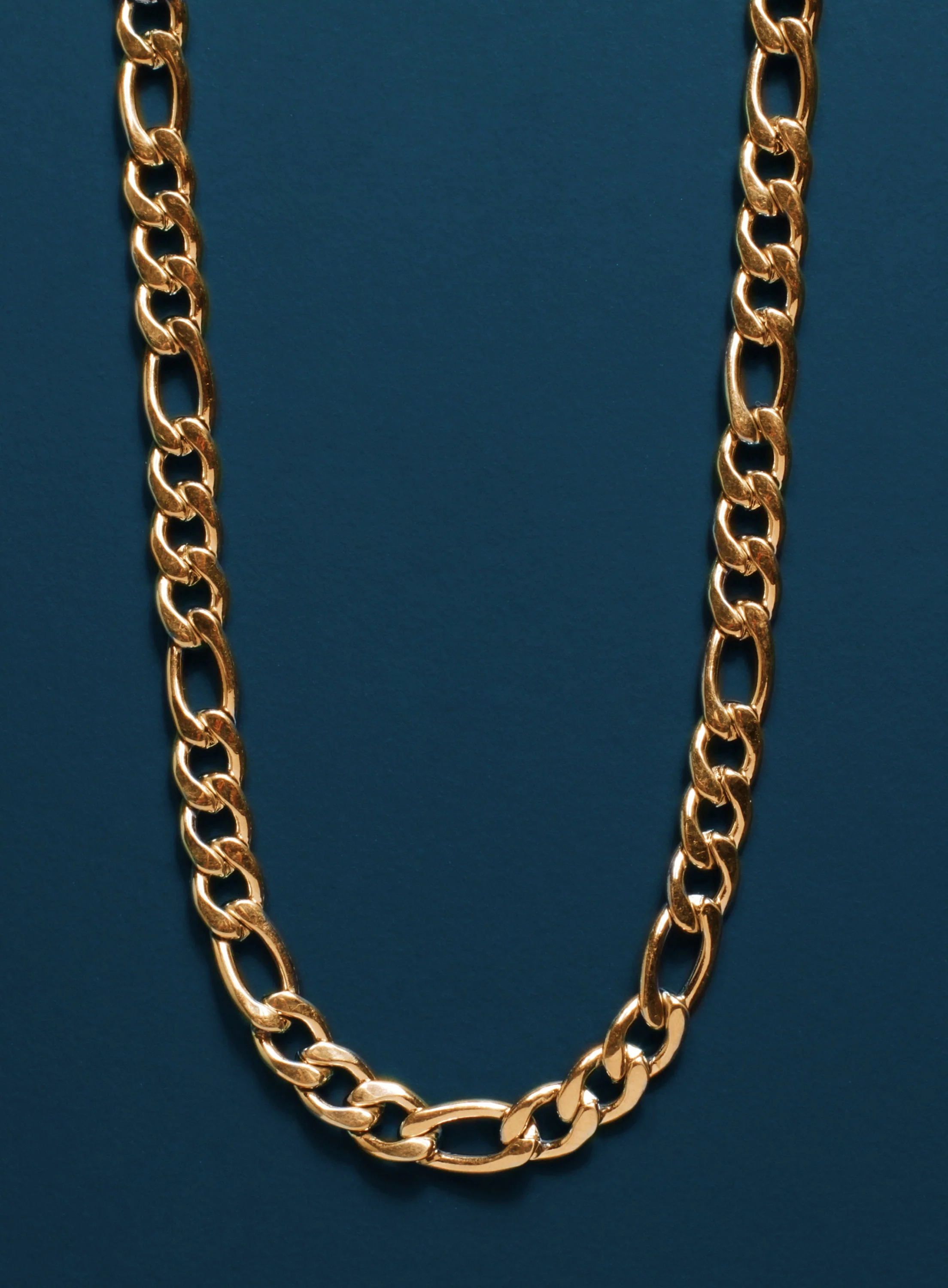 Gold Figaro Chainb 7mm thick chain for men - Image 2