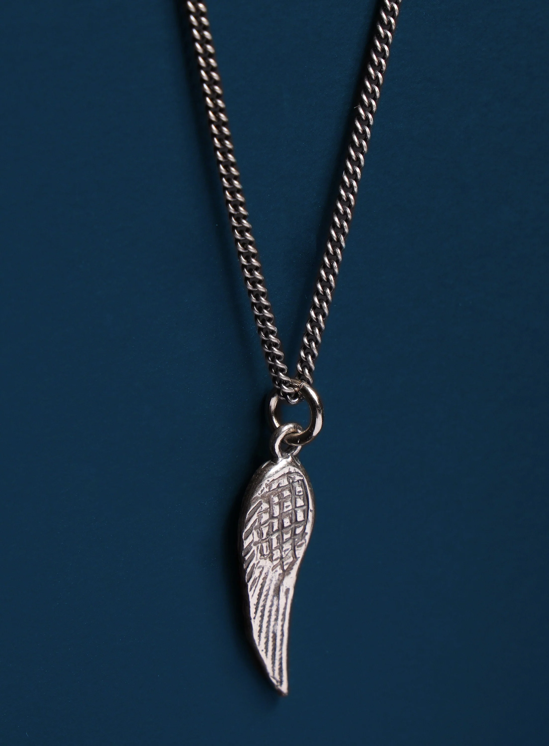 925 Sterling Silver Wing pendant on oxidized sterling curb chain - Image 3