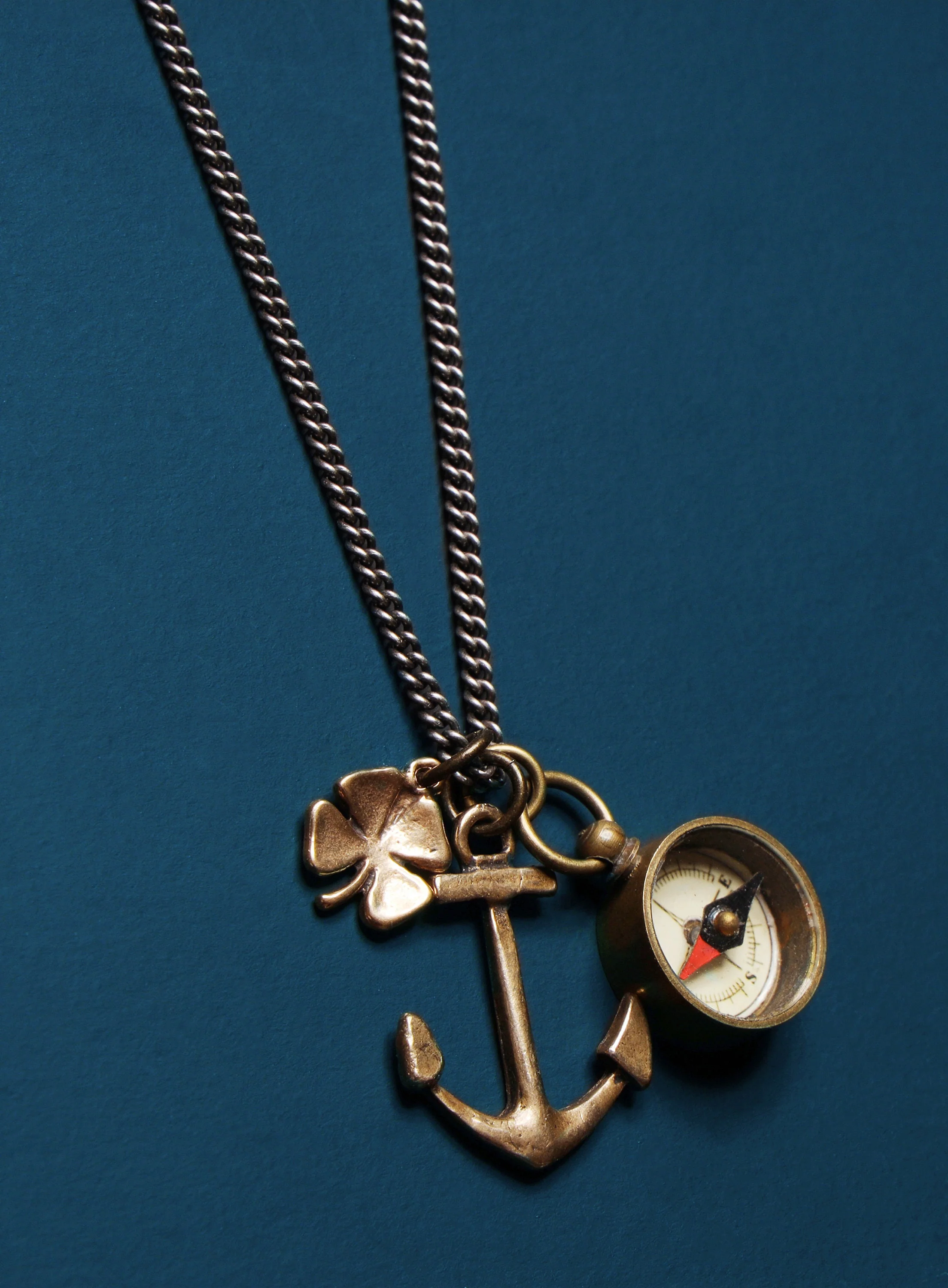 Bronze anchor, four leaf clover and compass necklace for men - Image 4