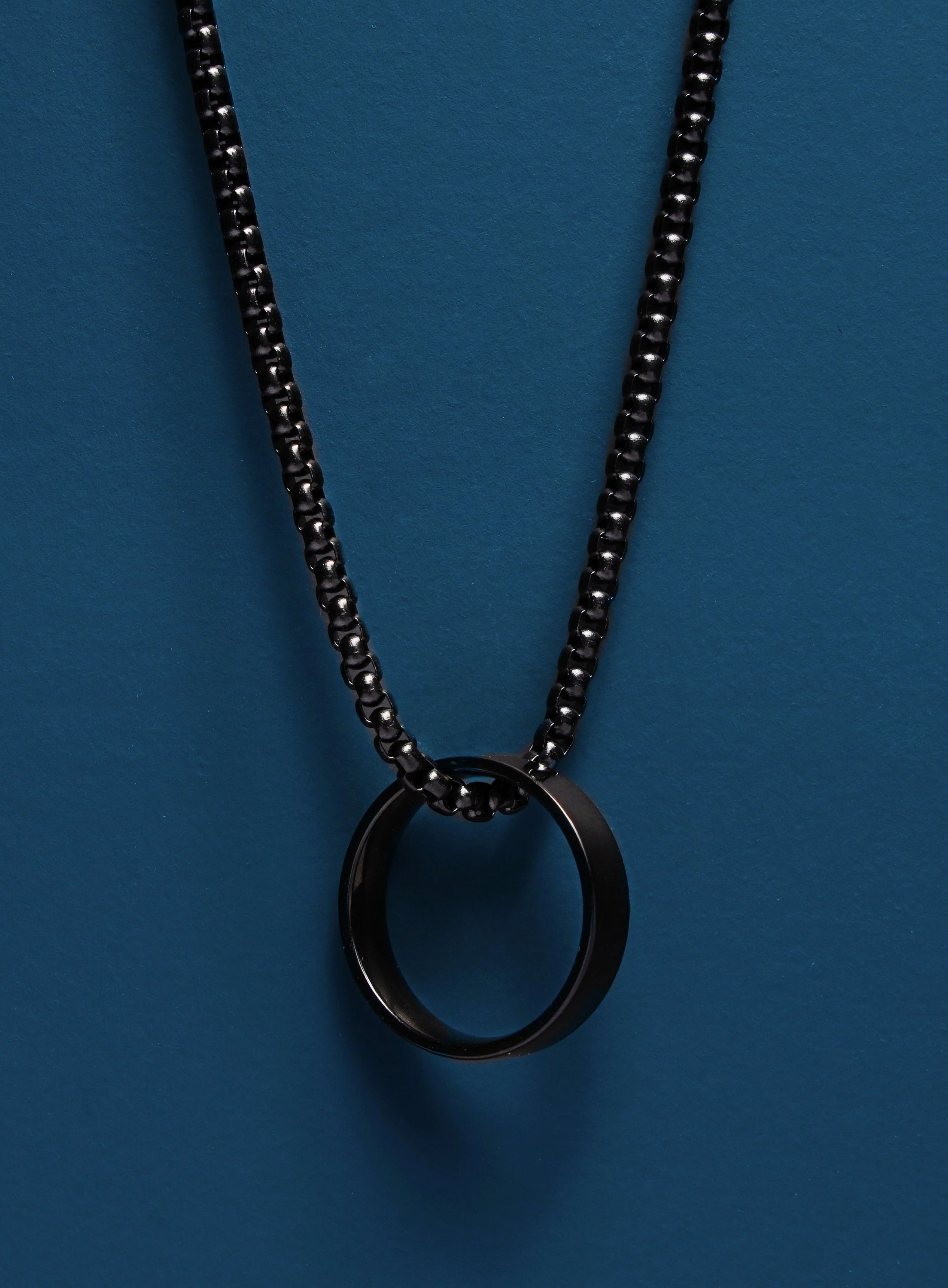 Black Ring pendant on 3mm Venetian Round box chain - Image 2