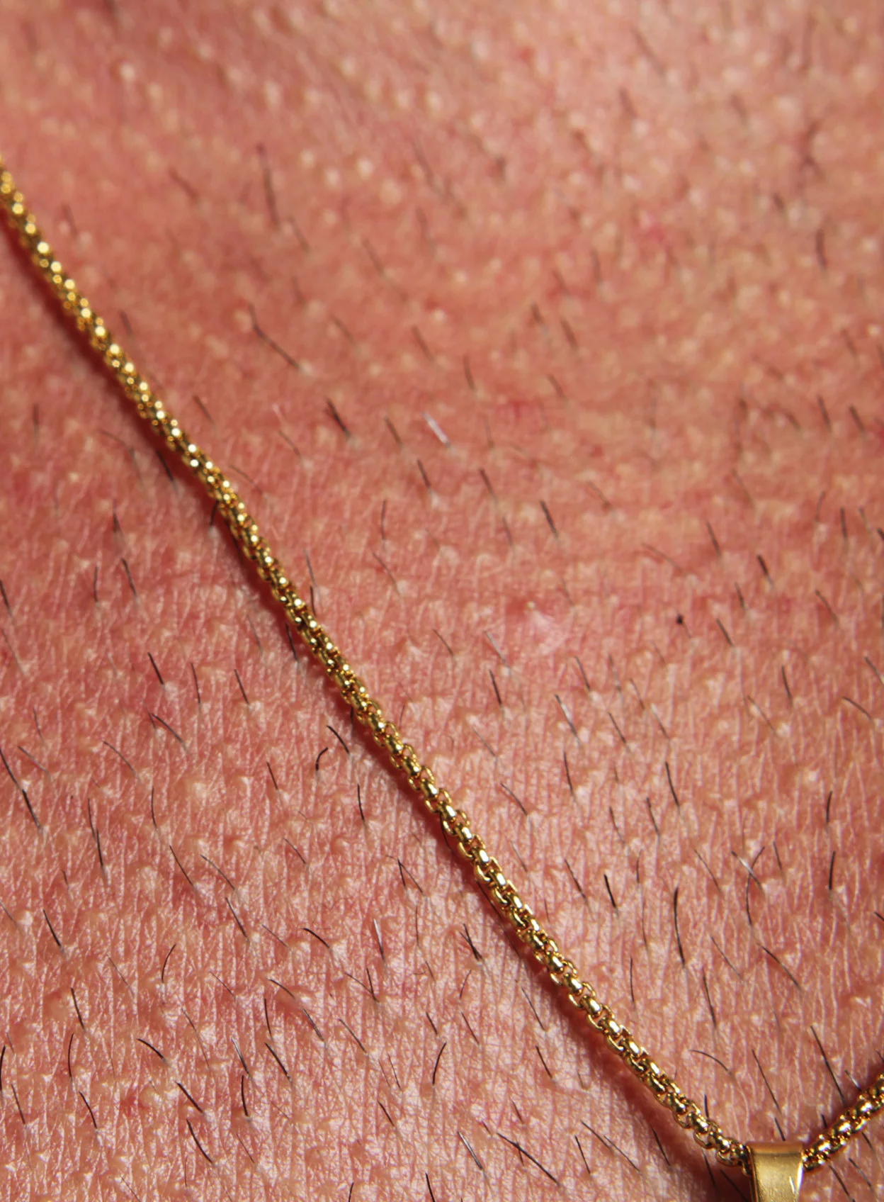MINI GOLD CROSS NECKLACE FOR MEN - Image 4