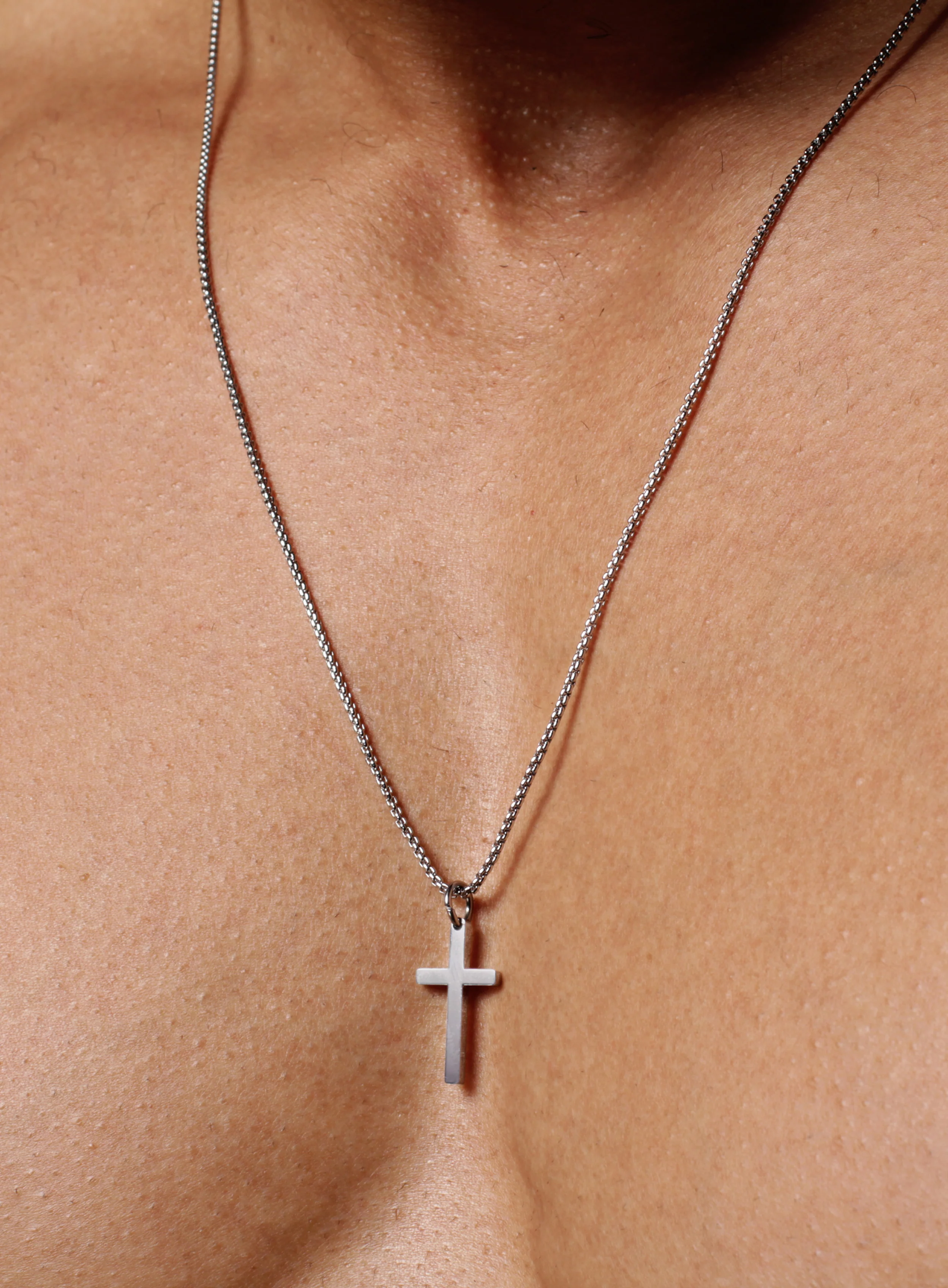 SMALL STAINLESS STEEL CROSS NECKLACE FOR MEN - Image 3