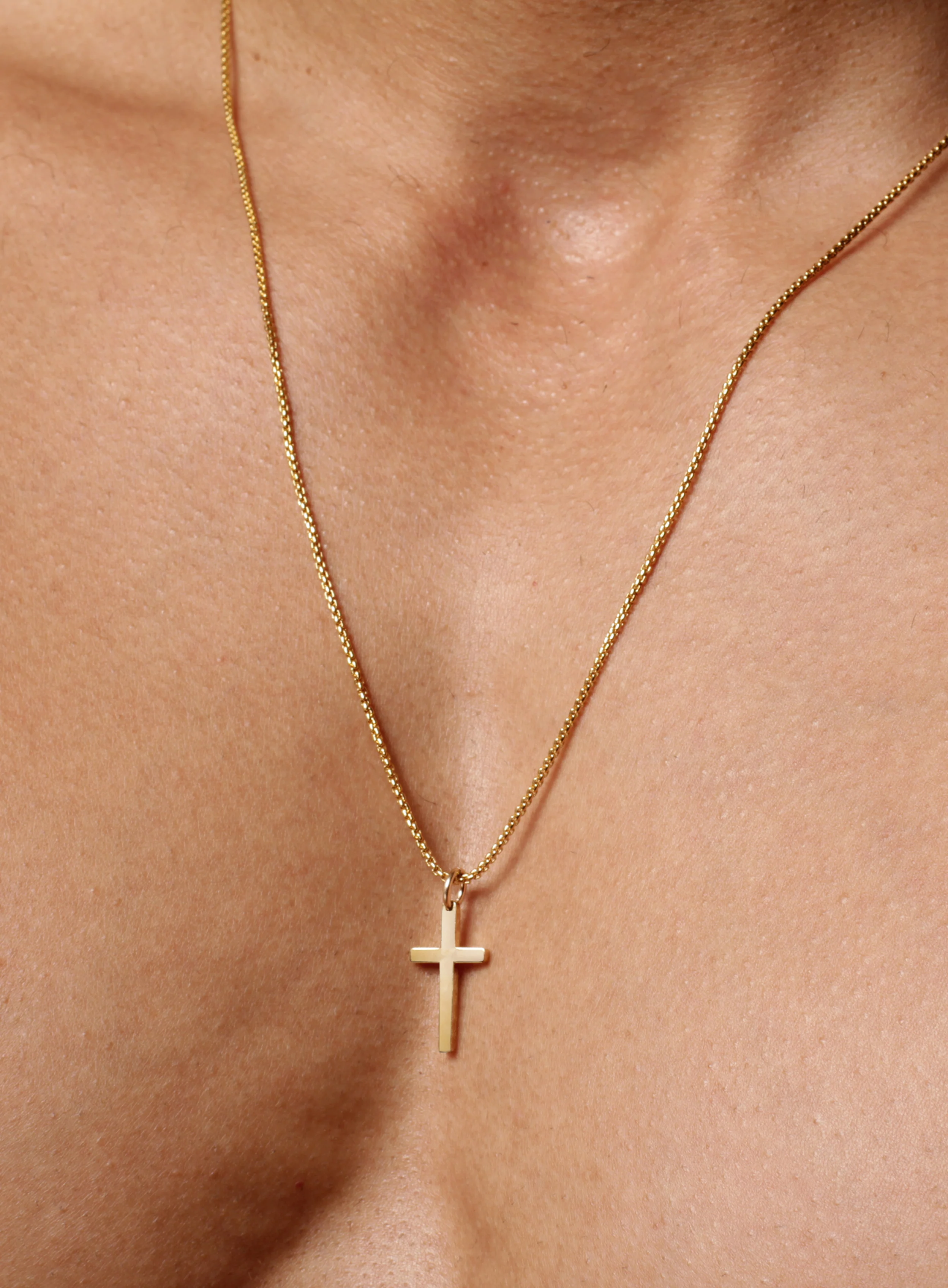 SMALL GOLD CROSS NECKLACE FOR MEN - Image 9