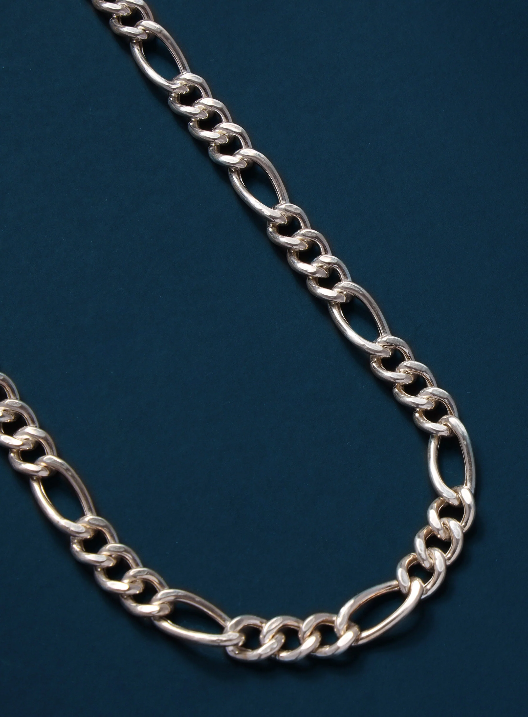 7mm Hollow Sterling Silver Figaro Chain Necklace - Image 4