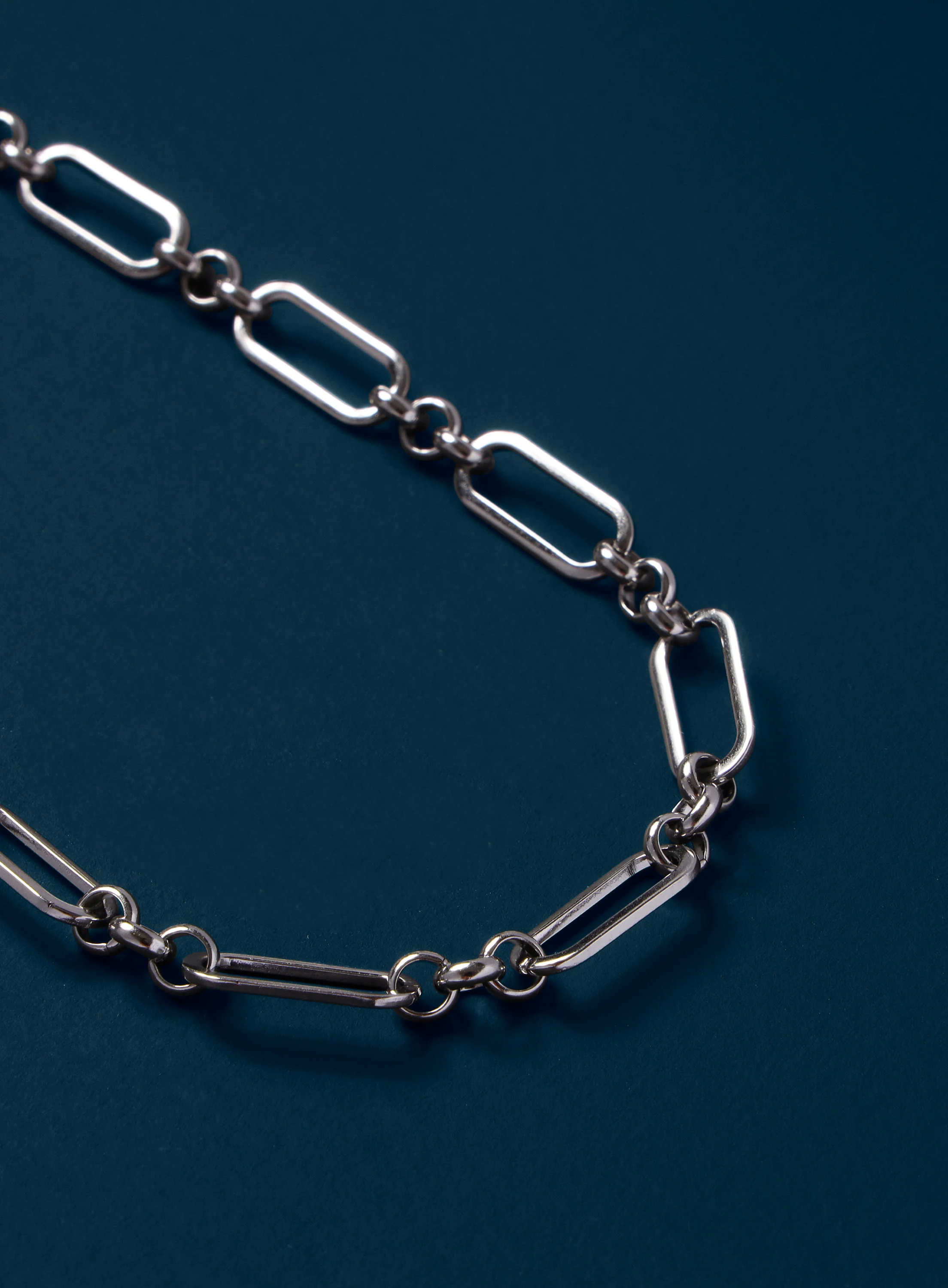 Waterproof Elongated Cable Chain Necklace for Man - Image 4