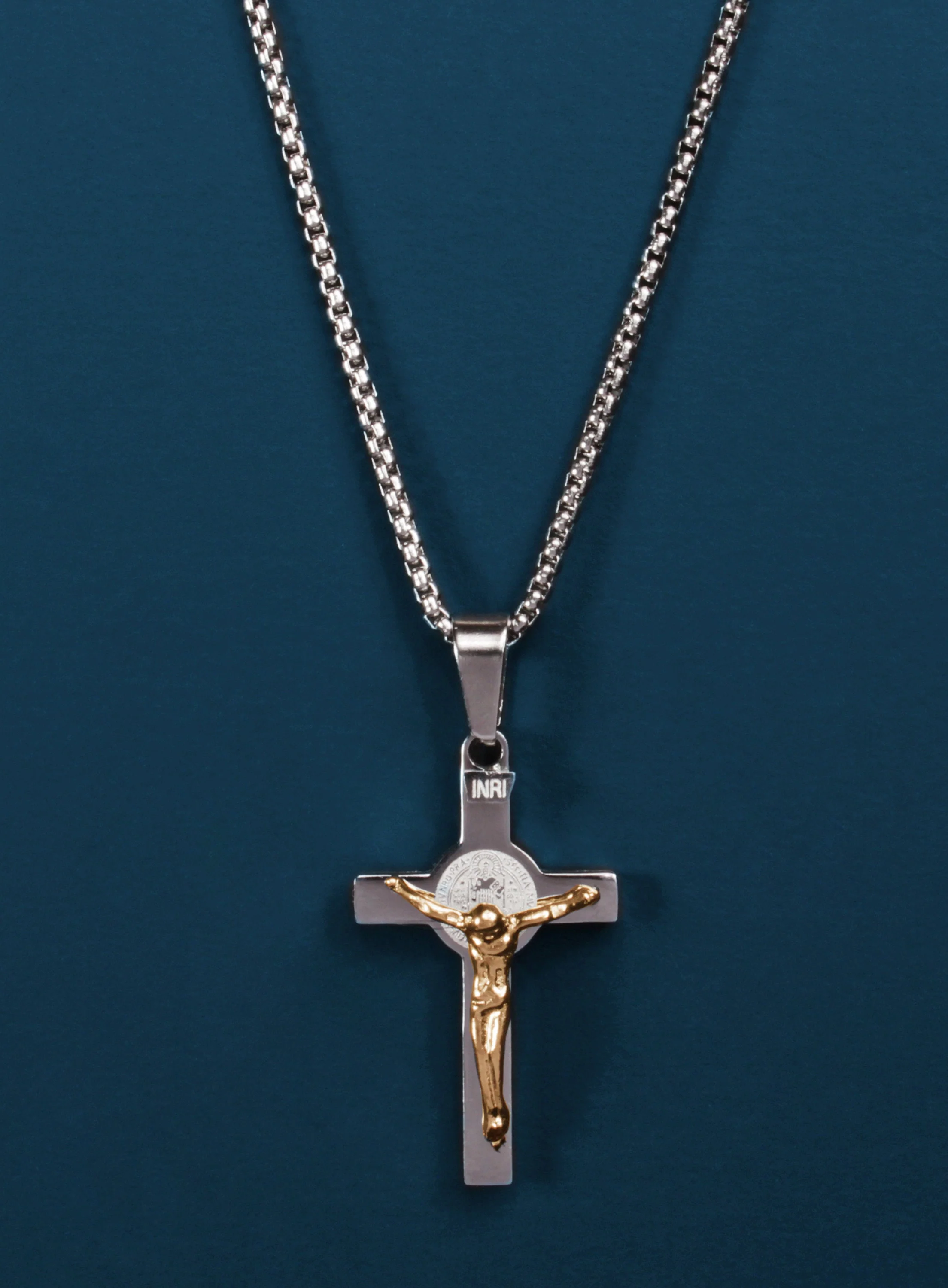 Waterproof Mens silver Two tone Crucifix Necklace - Image 4